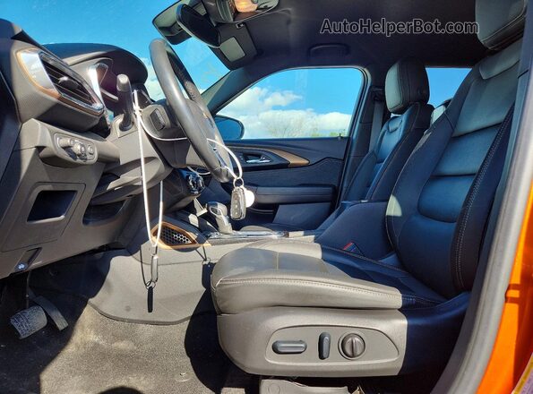 KL79MVSLXPB083710 2023 CHEVROLET TRAILBLAZER Orange Vista interior delantera