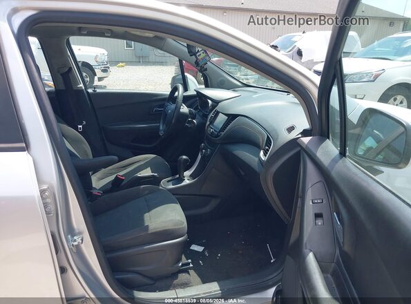 KL7CJKSB1HB176766 2017 CHEVROLET TRAX Silver Front interior view