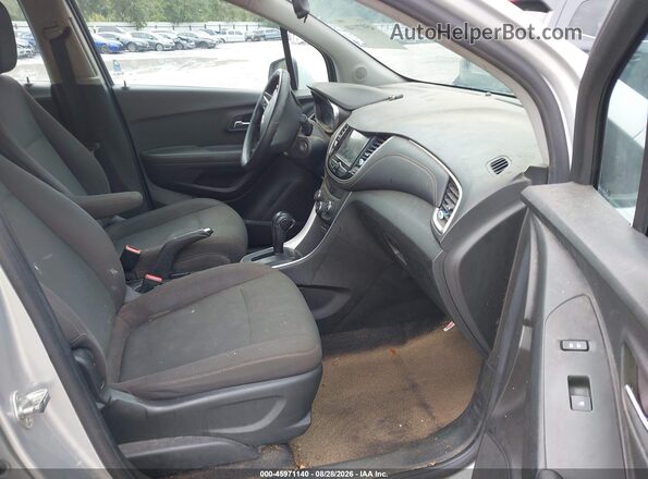 KL7CJKSB3HB203482 2017 CHEVROLET TRAX Silver Vista interior delantera