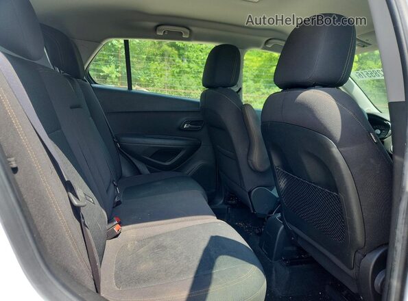 KL7CJKSB3HB226308 2017 CHEVROLET TRAX White Вид задньої частини салону