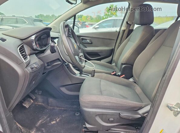 KL7CJKSB3HB226308 2017 CHEVROLET TRAX White Вид салону спереду