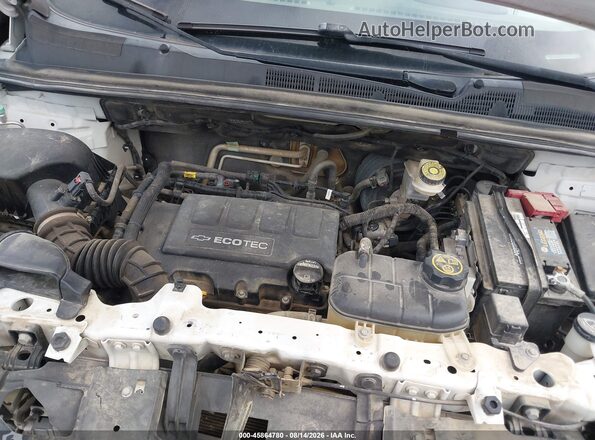 KL7CJKSB3JB578178 2018 CHEVROLET TRAX White Вид ззаду