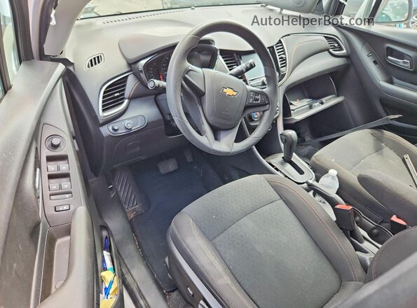KL7CJKSB4HB093199 2017 CHEVROLET TRAX Серебряный Вид панели приборов