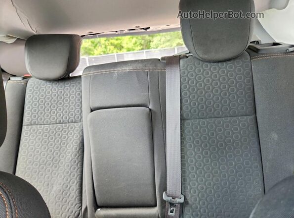 KL7CJKSB4HB093199 2017 CHEVROLET TRAX Серебряный Вид задних сидений