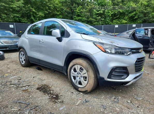 KL7CJKSB4HB093199 2017 CHEVROLET TRAX Серебряный Передняя правая четверть