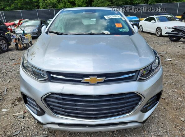 KL7CJKSB4HB093199 2017 CHEVROLET TRAX Серебряный Вид спереди