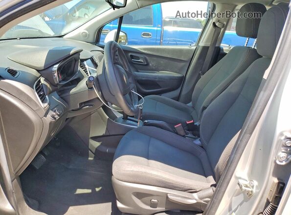 KL7CJKSB5HB063810 2017 CHEVROLET TRAX Silver Սալոնի դիմացի տեսք