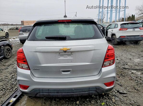 KL7CJKSB5JB593152 2018 CHEVROLET TRAX Silver Вид ззаду