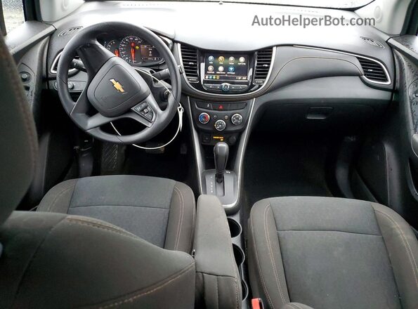 KL7CJKSB5JB593152 2018 CHEVROLET TRAX Silver Вид панелі приладів