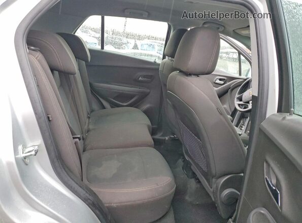 KL7CJKSB5JB593152 2018 CHEVROLET TRAX Silver Вид задніх сидінь