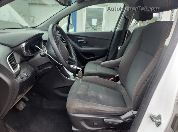 KL7CJKSB5JB721745 2018 CHEVROLET TRAX White Սալոնի դիմացի տեսք