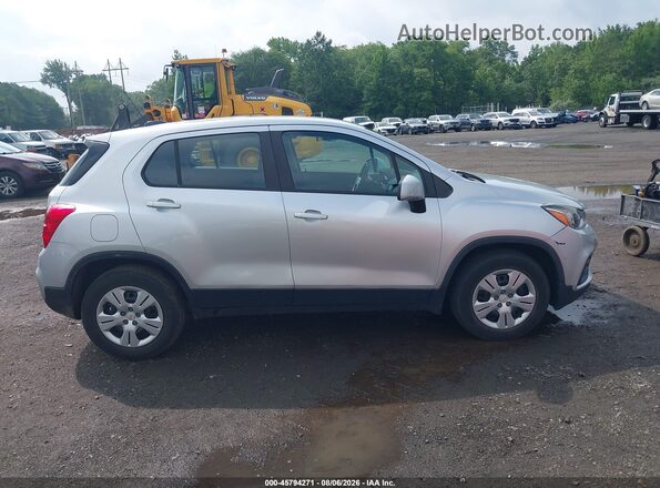 KL7CJKSB8HB130951 2017 CHEVROLET TRAX Silver Widok wnętrza z tyłu