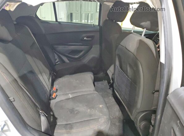 KL7CJKSB8LB321021 2020 CHEVROLET TRAX Silver Widok wnętrza z tyłu
