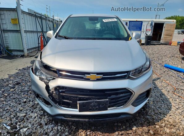 KL7CJKSB9JB733672 2018 CHEVROLET TRAX Silver Դիմացի տեսք