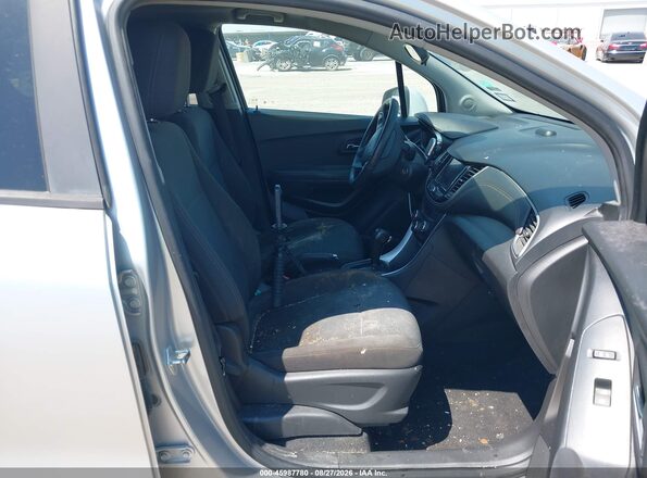 KL7CJKSB9LB035145 2020 CHEVROLET TRAX Silver Vista interior delantera