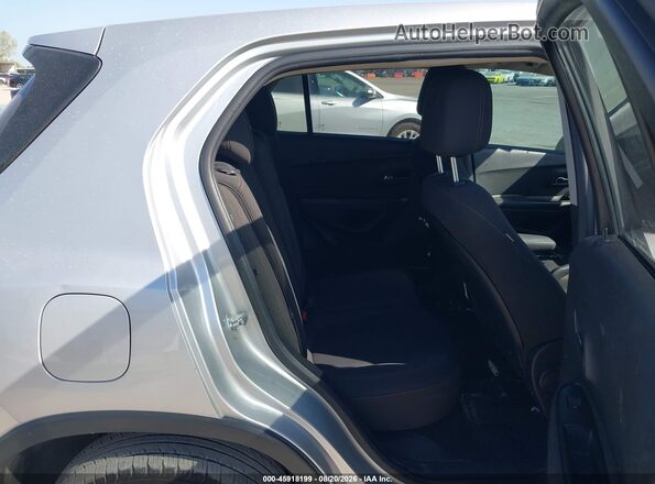KL7CJKSB9MB301362 2021 CHEVROLET TRAX Silver VIN կոդի պիտակի տեսք