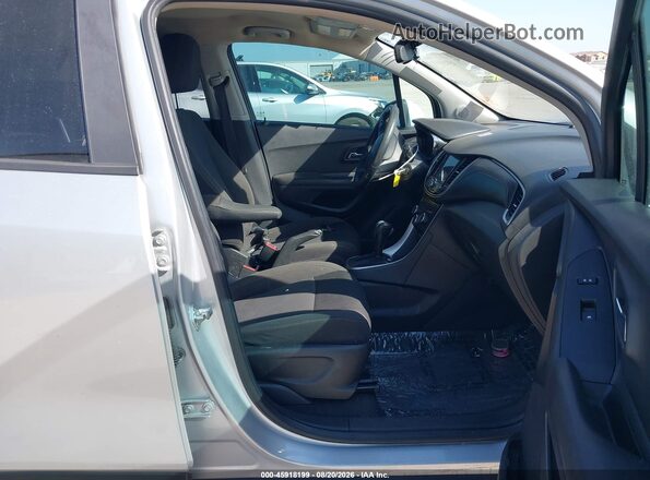 KL7CJKSB9MB301362 2021 CHEVROLET TRAX Silver Սալոնի դիմացի տեսք