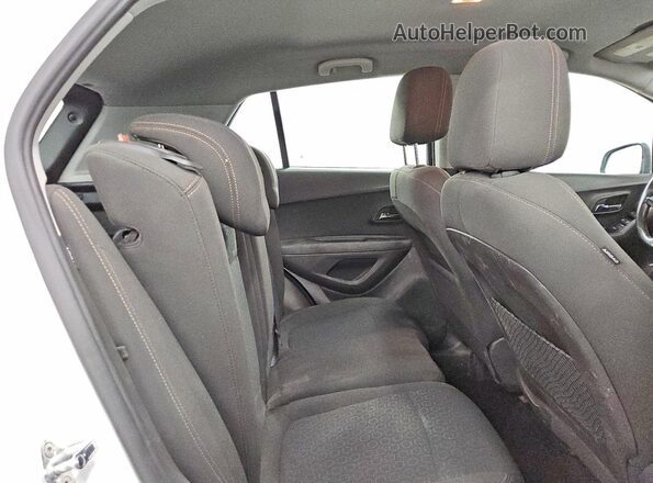 KL7CJKSBXJB721689 2018 CHEVROLET TRAX White Вид задніх сидінь