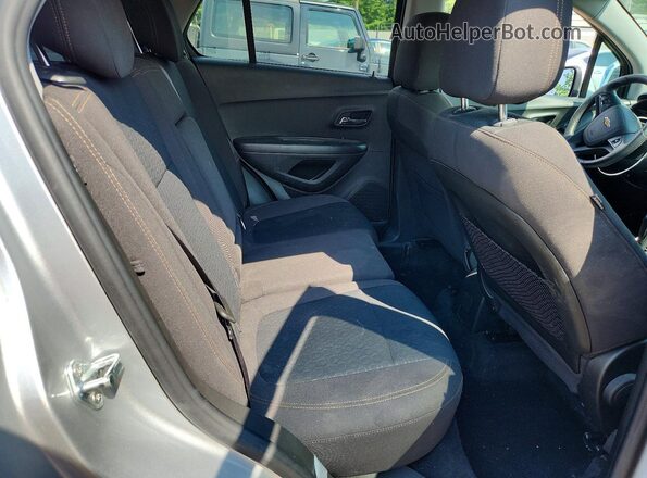 KL7CJKSBXLB017494 2020 CHEVROLET TRAX Silver უკანა სალონის ხედი