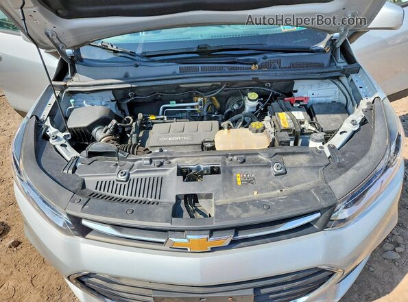 KL7CJKSBXLB017494 2020 CHEVROLET TRAX Silver ძრავის განყოფილების ხედი
