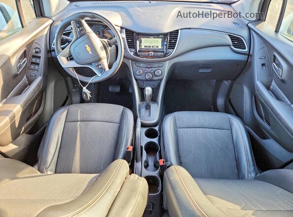 KL7CJLSB0HB136734 2017 CHEVROLET TRAX White Vista del salpicadero