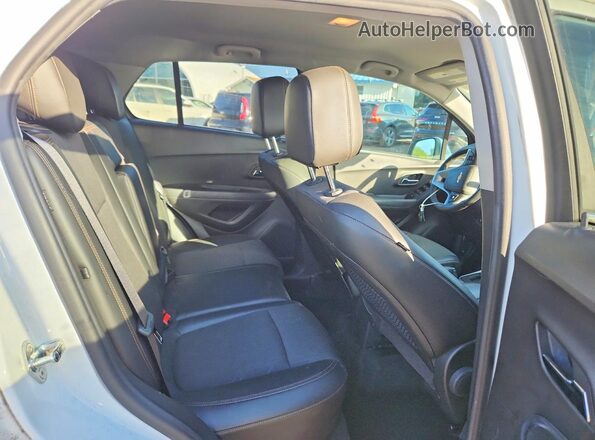 KL7CJLSB0HB136734 2017 CHEVROLET TRAX White Vista interior trasera
