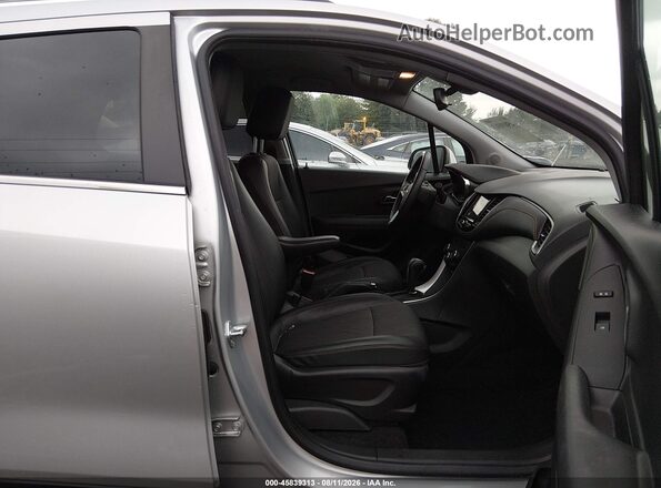 KL7CJLSB1KB960443 2019 CHEVROLET TRAX Silver წინა სალონის ხედი
