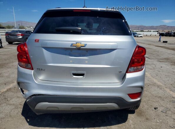 KL7CJLSB2JB617171 2018 CHEVROLET TRAX Серебряный Вид сзади