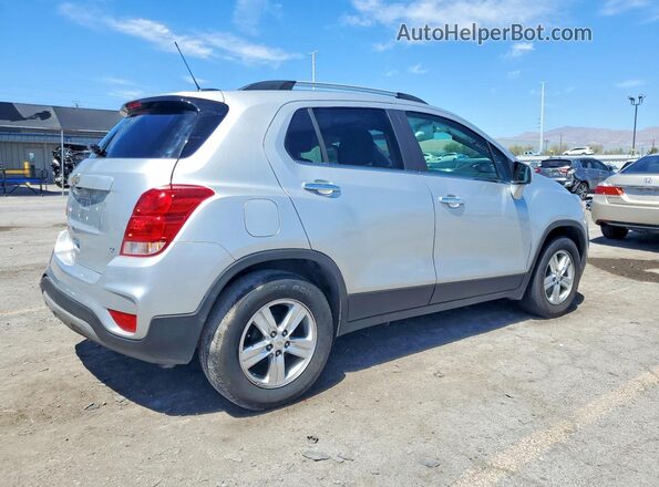 KL7CJLSB2JB617171 2018 CHEVROLET TRAX Серебряный Задняя правая четверть