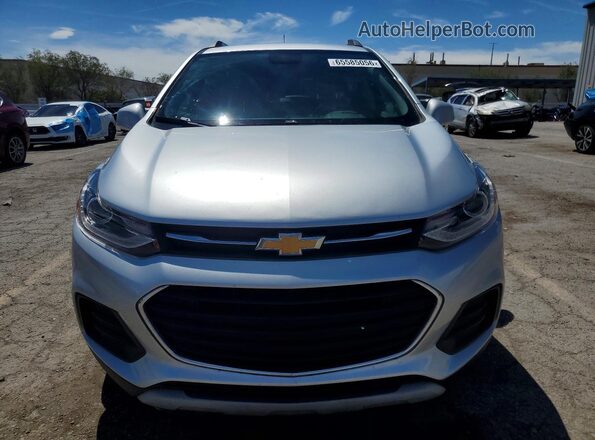 KL7CJLSB2JB617171 2018 CHEVROLET TRAX Серебряный Вид спереди