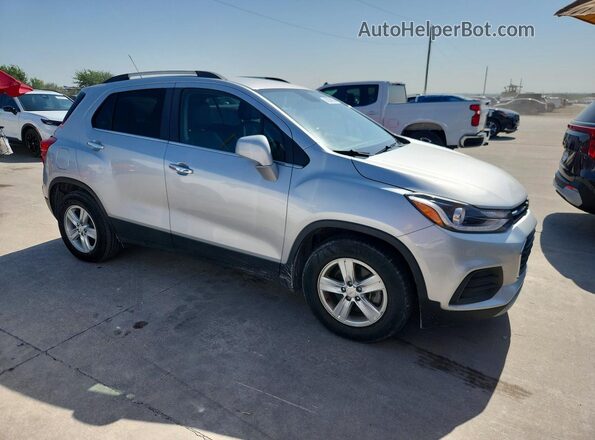 KL7CJLSB2KB871500 2019 CHEVROLET TRAX Серебряный Передняя правая четверть