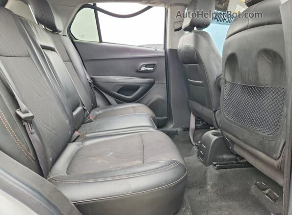 KL7CJLSB2MB320938 2021 CHEVROLET TRAX White Սալոնի հետևի տեսք