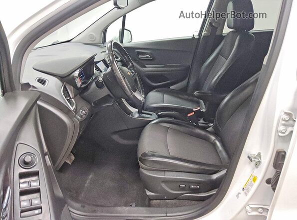 KL7CJLSB2MB347024 2021 CHEVROLET TRAX White Vista interior delantera