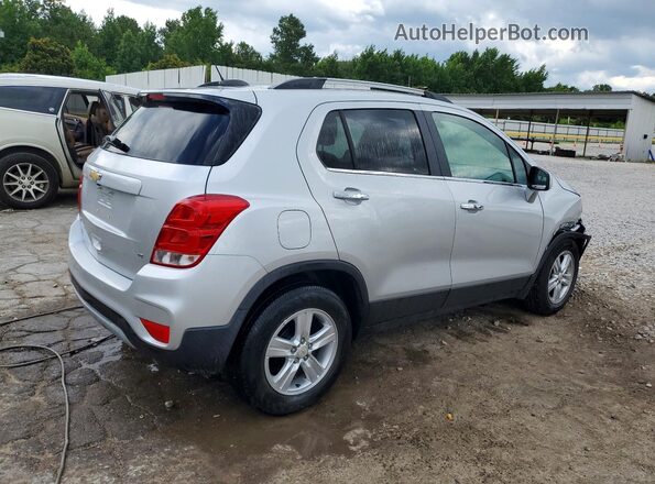 KL7CJLSB3JB644329 2018 CHEVROLET TRAX Серебряный Задняя правая четверть