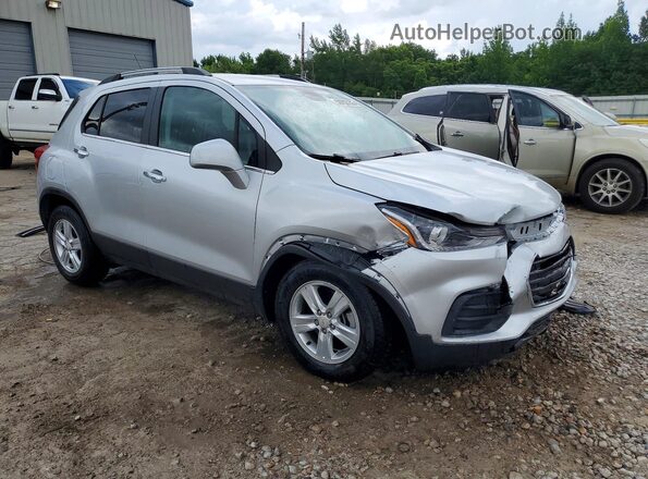 KL7CJLSB3JB644329 2018 CHEVROLET TRAX Серебряный Передняя правая четверть