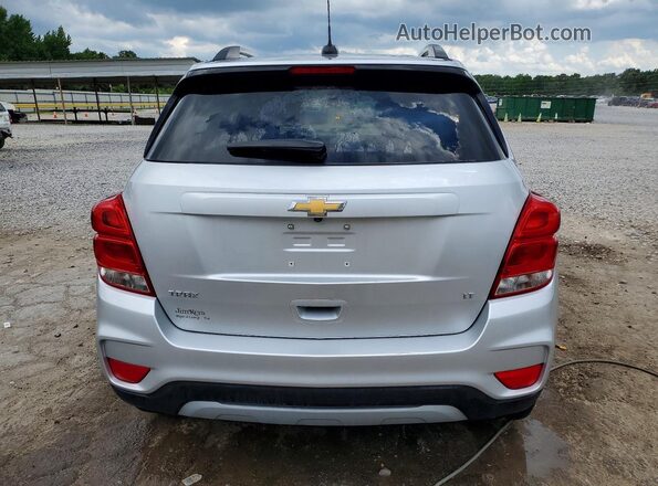 KL7CJLSB3JB644329 2018 CHEVROLET TRAX Серебряный Вид сзади