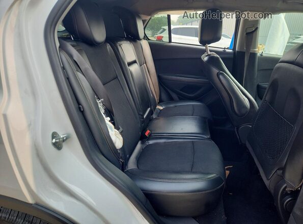 KL7CJLSB3MB353074 2021 CHEVROLET TRAX Белый Вид задней части салона