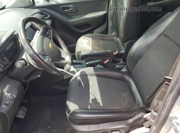 KL7CJLSB4LB024558 2020 CHEVROLET TRAX Серебряный Вид салона спереди
