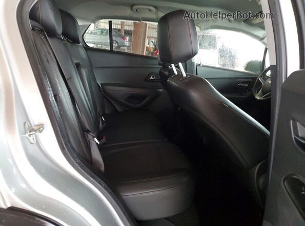 KL7CJLSB4LB024558 2020 CHEVROLET TRAX Серебряный Вид задней части салона