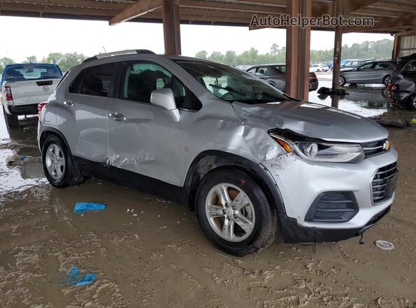 KL7CJLSB4LB024558 2020 CHEVROLET TRAX Серебряный Передняя правая четверть