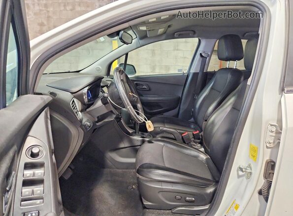 KL7CJLSB5HB228180 2017 CHEVROLET TRAX White Vista interior delantera