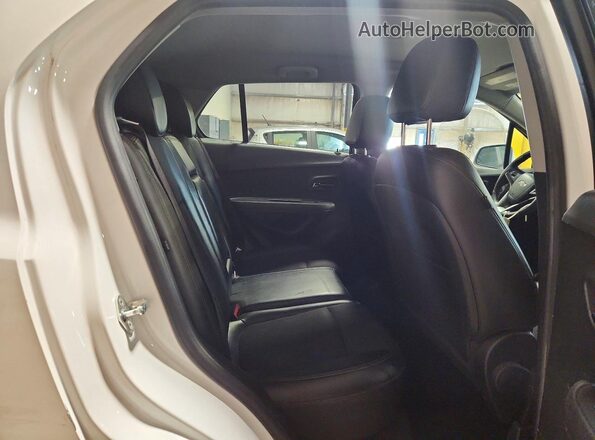 KL7CJLSB5HB228180 2017 CHEVROLET TRAX White Vista interior trasera