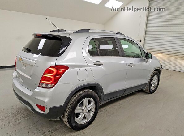 KL7CJLSB5JB507232 2018 CHEVROLET TRAX Silver Trasero derecho