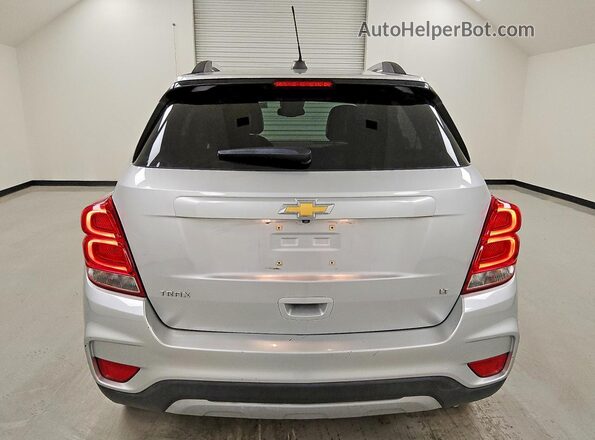 KL7CJLSB5JB507232 2018 CHEVROLET TRAX Silver Vista trasera