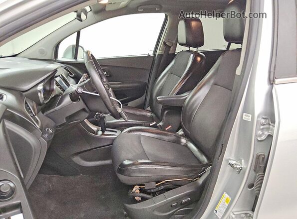KL7CJLSB5JB507232 2018 CHEVROLET TRAX Silver Vista interior delantera