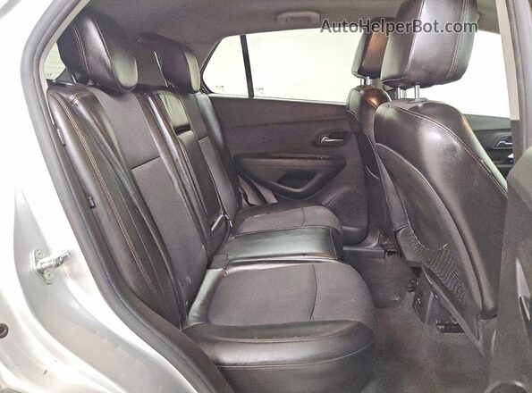 KL7CJLSB5JB507232 2018 CHEVROLET TRAX Silver Vista interior trasera