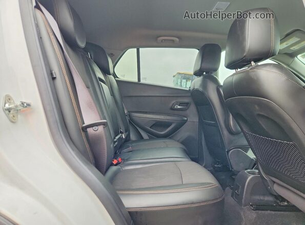 KL7CJLSB5JB658538 2018 CHEVROLET TRAX White Սալոնի հետևի տեսք