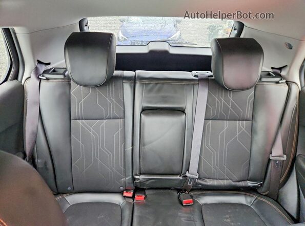 KL7CJLSB5JB658538 2018 CHEVROLET TRAX White Հետևի նստատեղերի տեսք