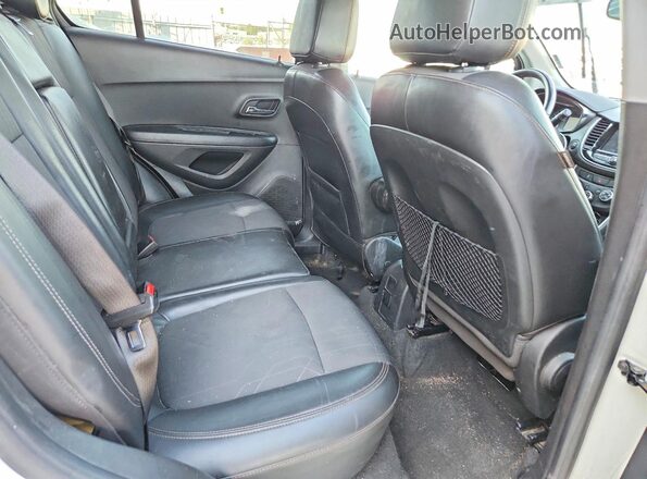 KL7CJLSB5MB307133 2021 CHEVROLET TRAX White Widok wnętrza z tyłu