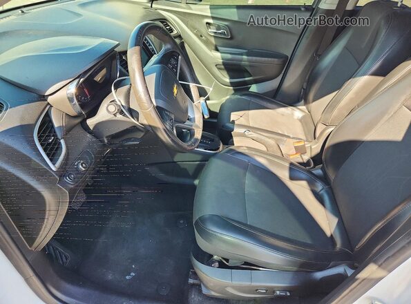 KL7CJLSB6JB508969 2018 CHEVROLET TRAX White წინა სალონის ხედი